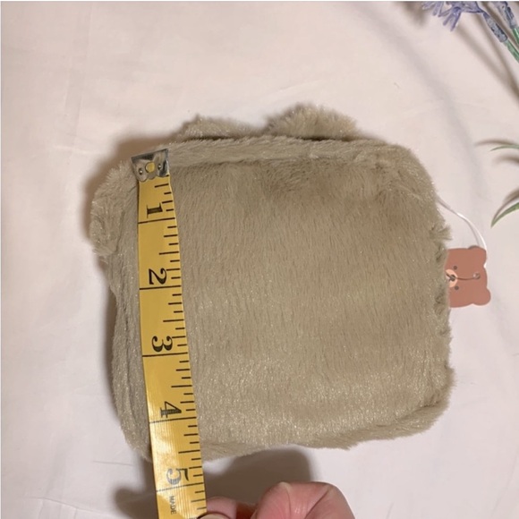 NWT Super furry dog pouch, OS, brown - Picture 7 of 9